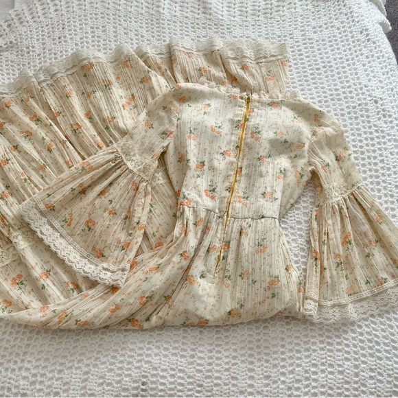 Floral Bell Sleeve Top - Picture 2 of 5